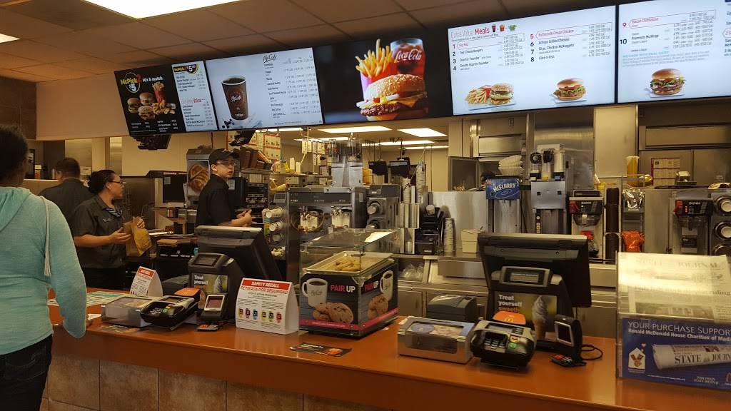 McDonalds | cafe | 2860 New Pinery Rd, Portage, WI 53901, USA | 6087425254 OR +1 608-742-5254