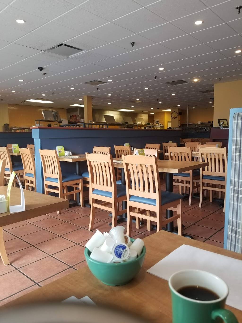 Cora déjeuners | restaurant | 7573 Boulevard Newman, LaSalle, QC H8N 1X3, Canada | 5143645884 OR +1 514-364-5884