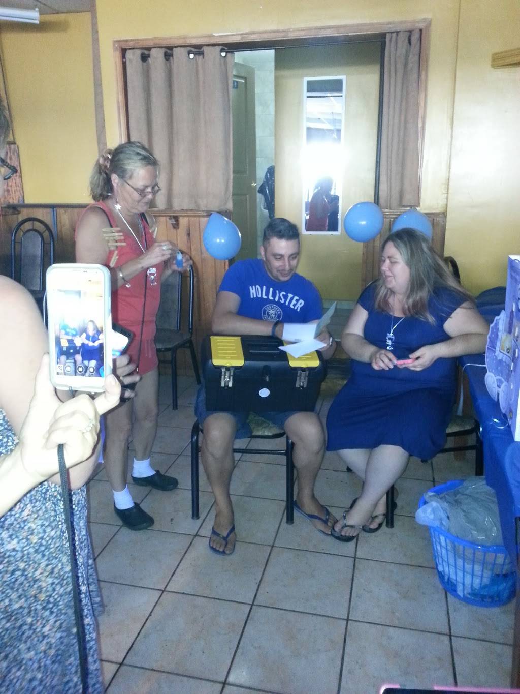 The Stop Bar Restaurant and Grill | restaurant | 1042 Barton St E, Hamilton, ON L8L 3E5, Canada | 9055475252 OR +1 905-547-5252