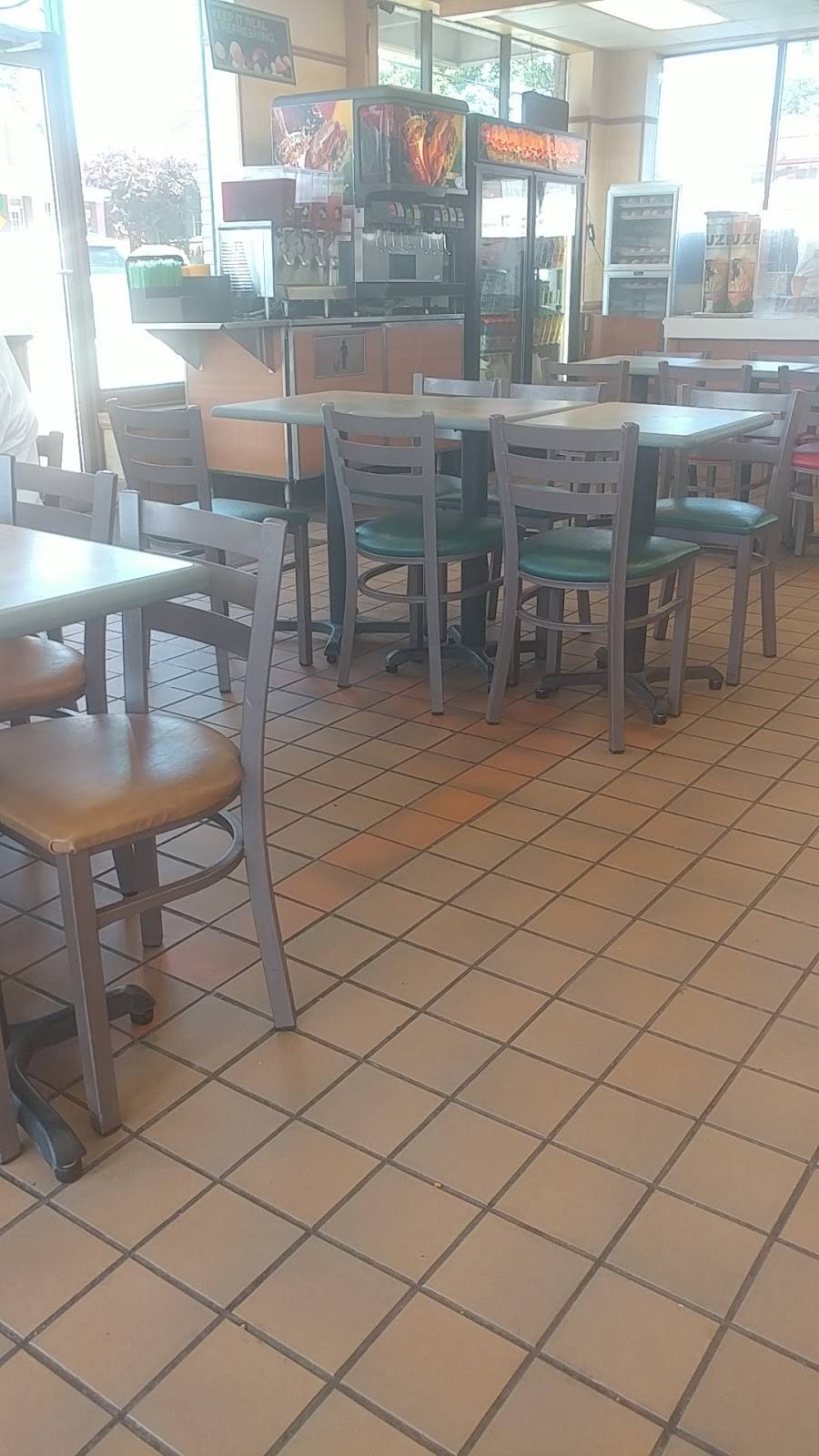 Subway | restaurant | 609 S Main St, Huntingburg, IN 47542, USA | 8126834141 OR +1 812-683-4141