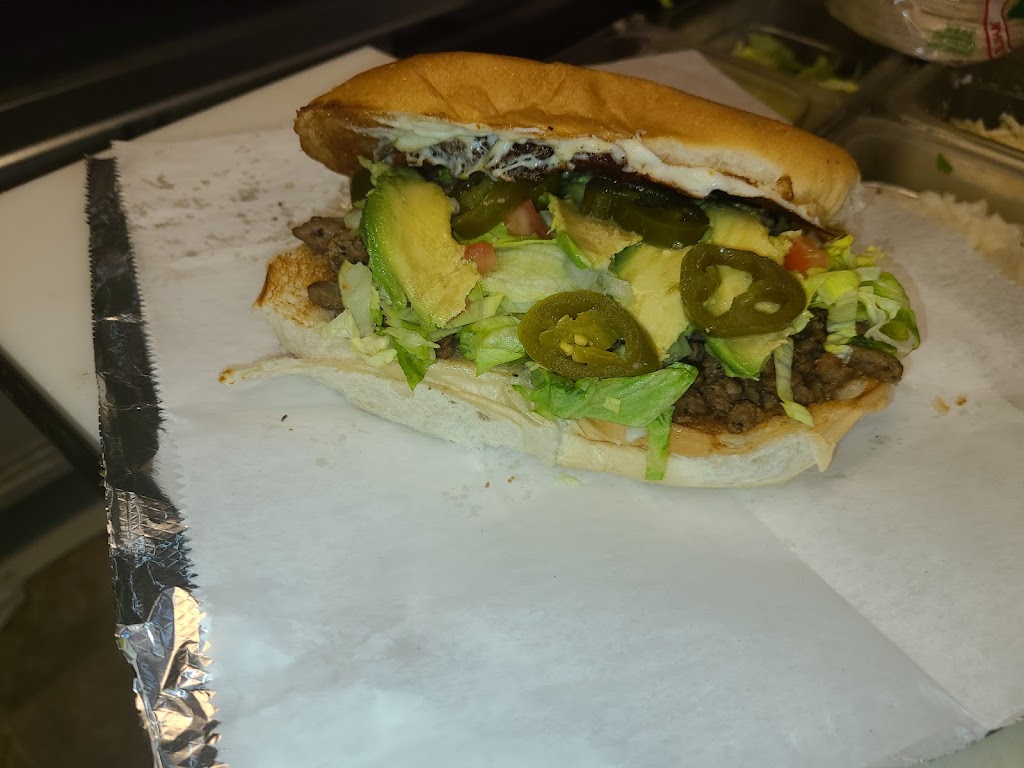 Food truck tacos chihuas | restaurant | 1958 S 13th St, Omaha, NE 68108, USA | 7123556960 OR +1 712-355-6960