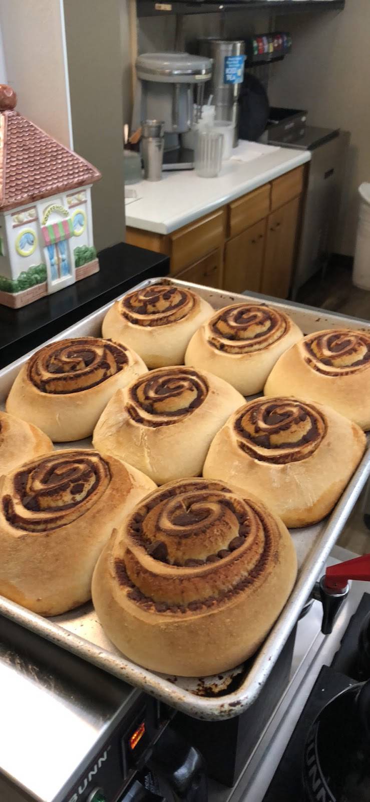 Robins Diner | restaurant | 603 West Side Square, Clinton, IL 61727, USA | 2179344122 OR +1 217-934-4122