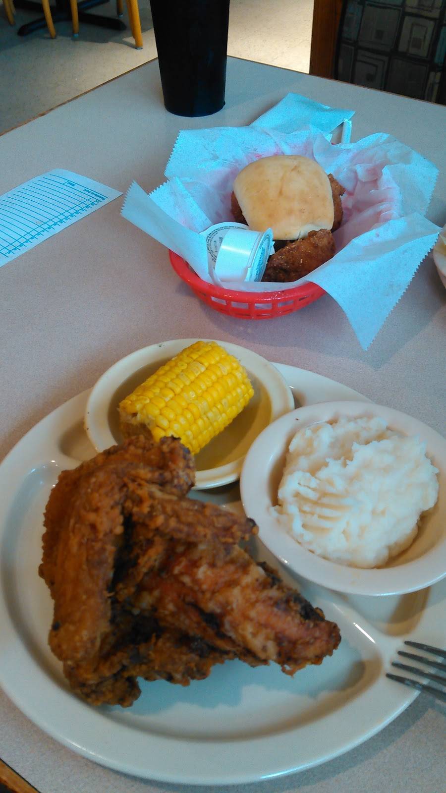 Careys Family Restaurant and Ice Cream | restaurant | 601 W 5th Ave, Lexington, NC 27292, USA | 3362429301 OR +1 336-242-9301