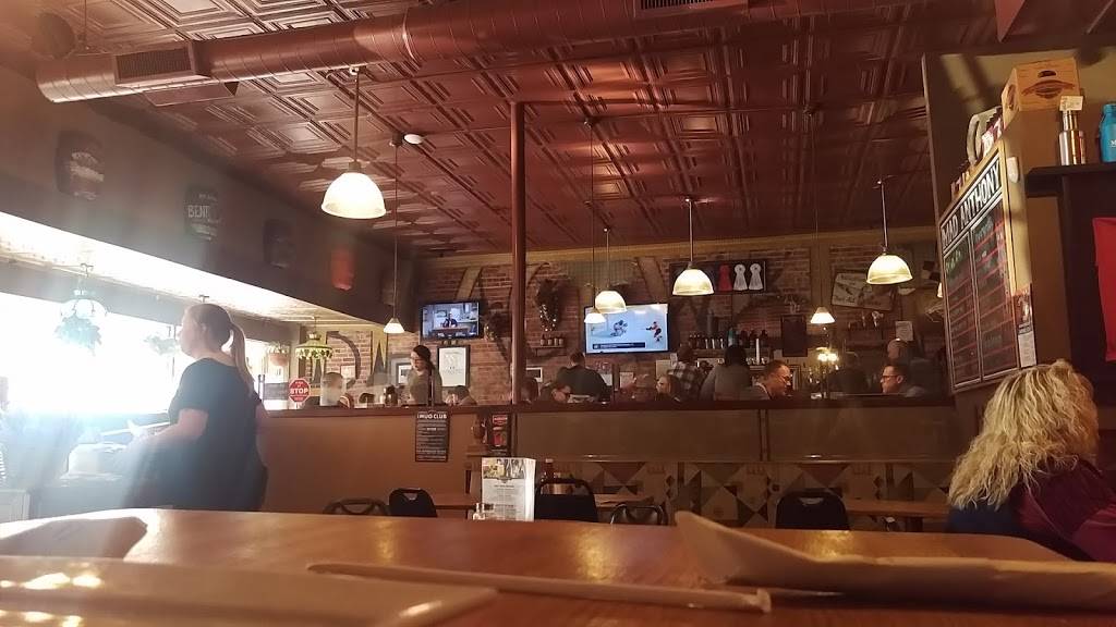 Mad Anthony Taproom | restaurant | 114 N Main St, Auburn, IN 46706, USA | 2609270500 OR +1 260-927-0500