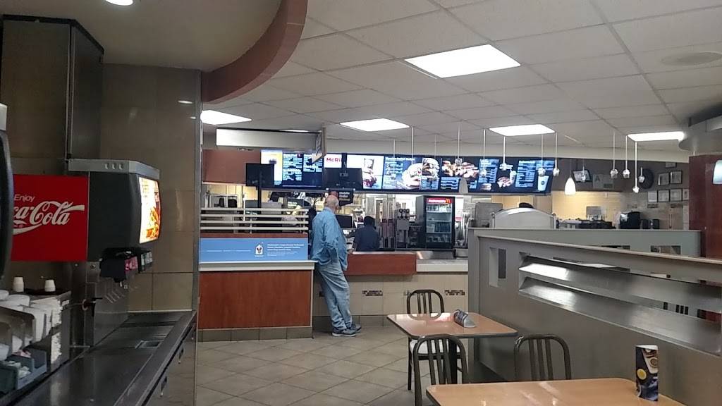 McDonalds | cafe | 7950 Foothill Blvd, Sunland-Tujunga, CA 91040, USA | 8189518316 OR +1 818-951-8316