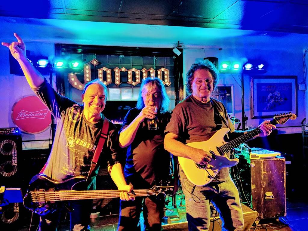 Jo Blo’s Rock & Wok | restaurant | 155 St Paul Crescent, St. Catharines, ON L2S 1N4, Canada | 9056858280 OR +1 905-685-8280