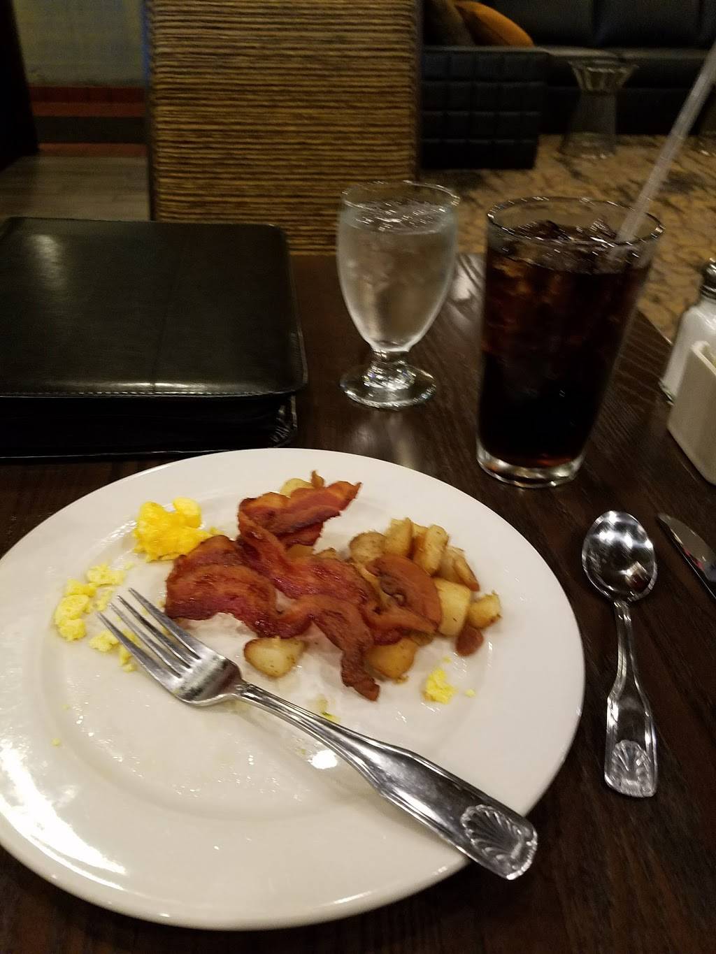 Capitol City Grille | restaurant | 111 N Grand Ave, Lansing, MI 48933, USA | 5172673459 OR +1 517-267-3459