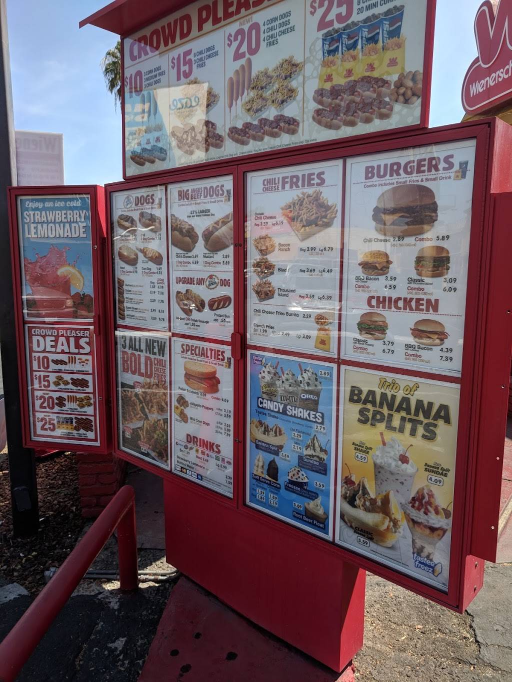 Wienerschnitzel | restaurant | 20925 Sherman Way, Canoga Park, CA 91303, USA | 8185872978 OR +1 818-587-2978