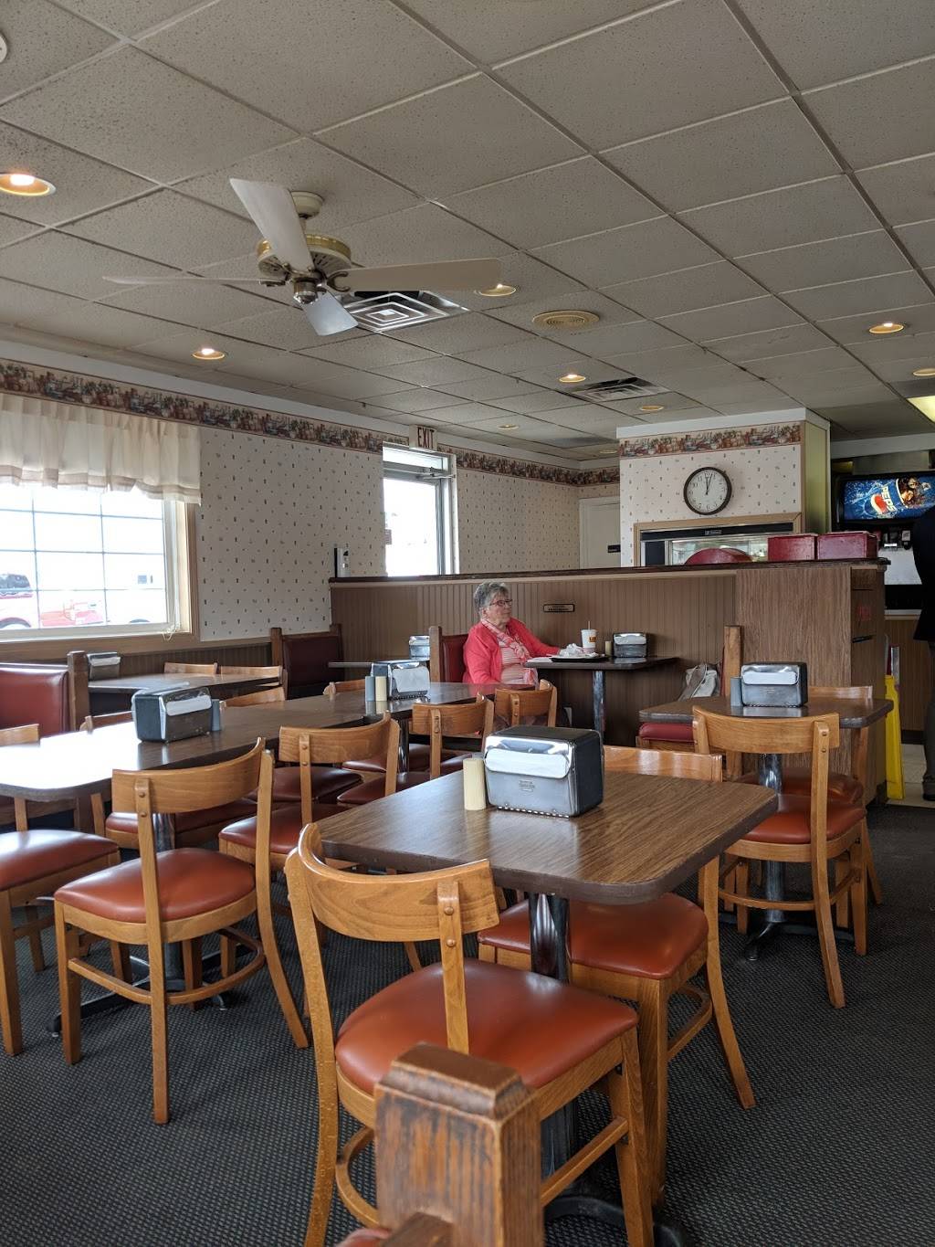 Lees Famous Recipe Chicken | restaurant | 800 Charleston Ave, Mattoon, IL 61938, USA | 2172353731 OR +1 217-235-3731