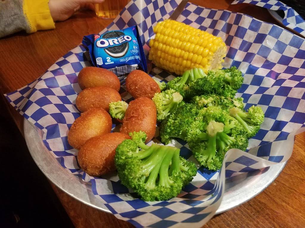 Famous Daves Bar-B-Que | restaurant | 100 W Main St, Christiana, DE 19702, USA | 3027370300 OR +1 302-737-0300