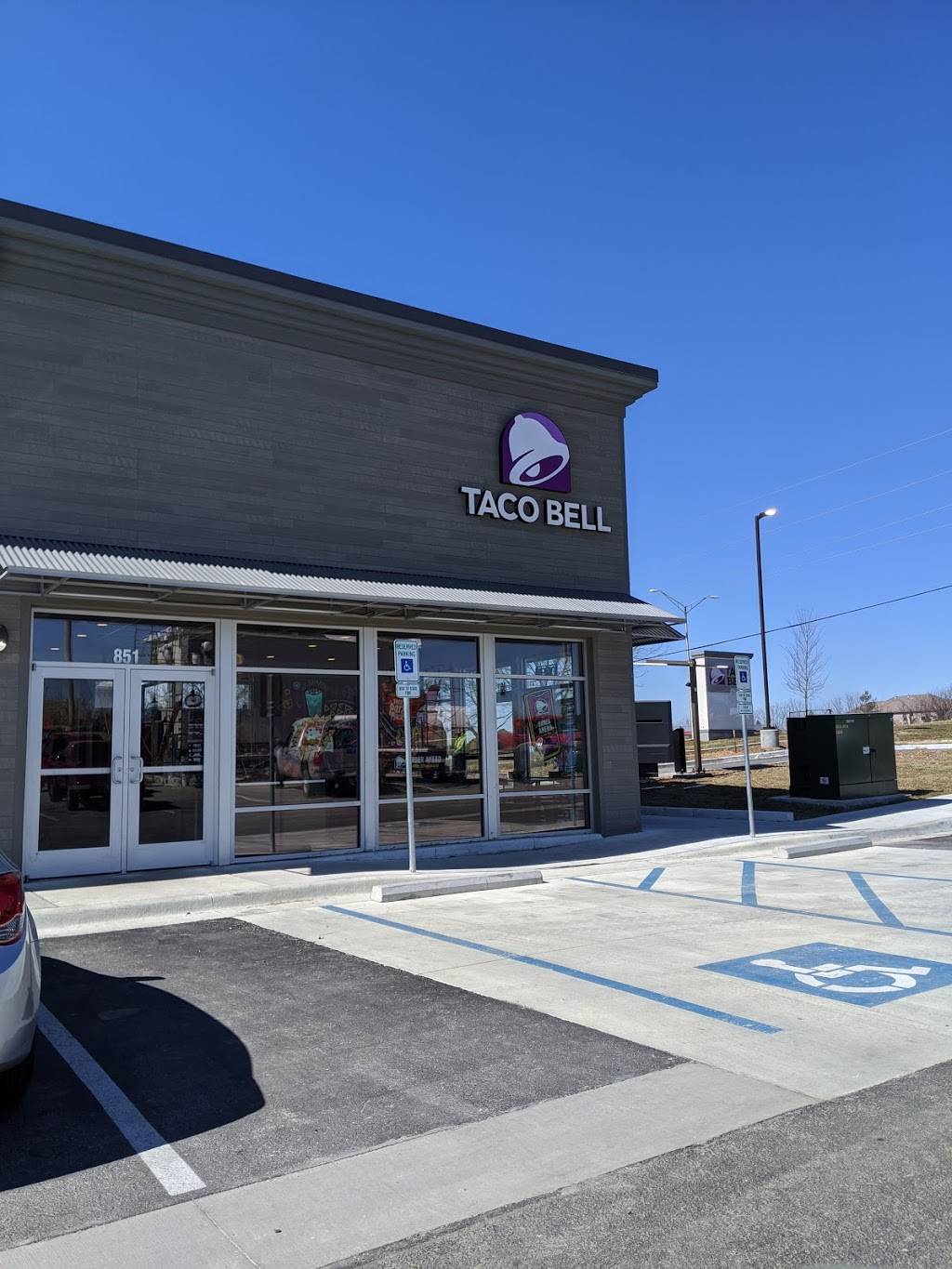 Taco Bell | meal takeaway | 851 NE Woods Chapel Rd, Lees Summit, MO 64064, USA | 8162822855 OR +1 816-282-2855