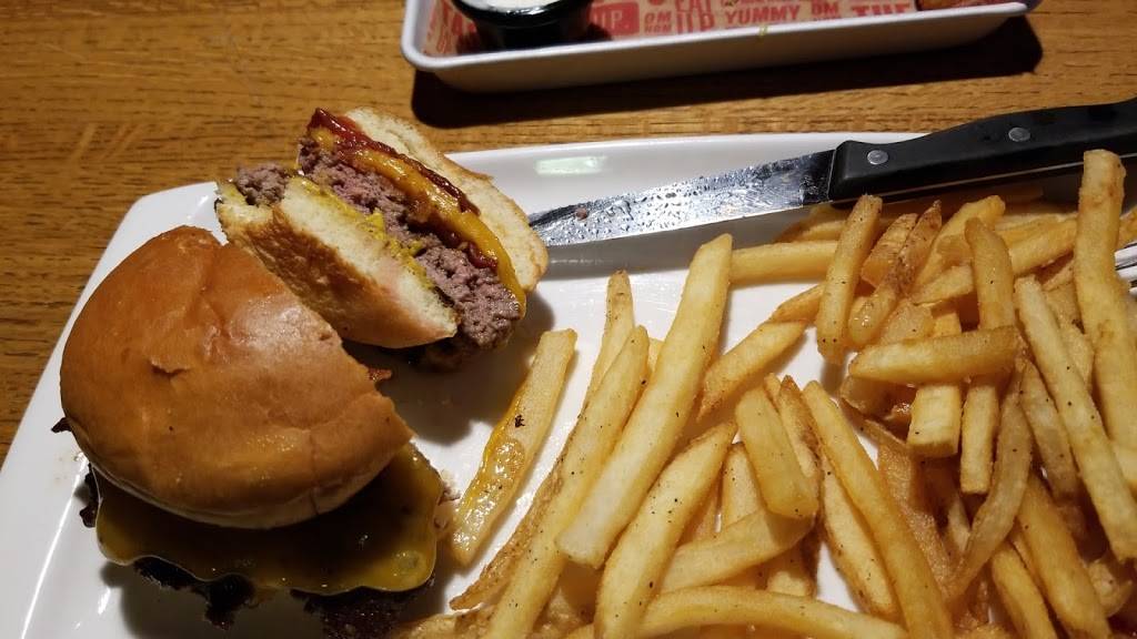 Applebees Grill + Bar | restaurant | 216 W Katherine P Raines Rd, Cleburne, TX 76033, USA | 8176453585 OR +1 817-645-3585