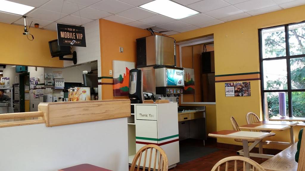 Taco Bell | meal takeaway | 106 S Main St, Alpharetta, GA 30004, USA | 7706645107 OR +1 770-664-5107