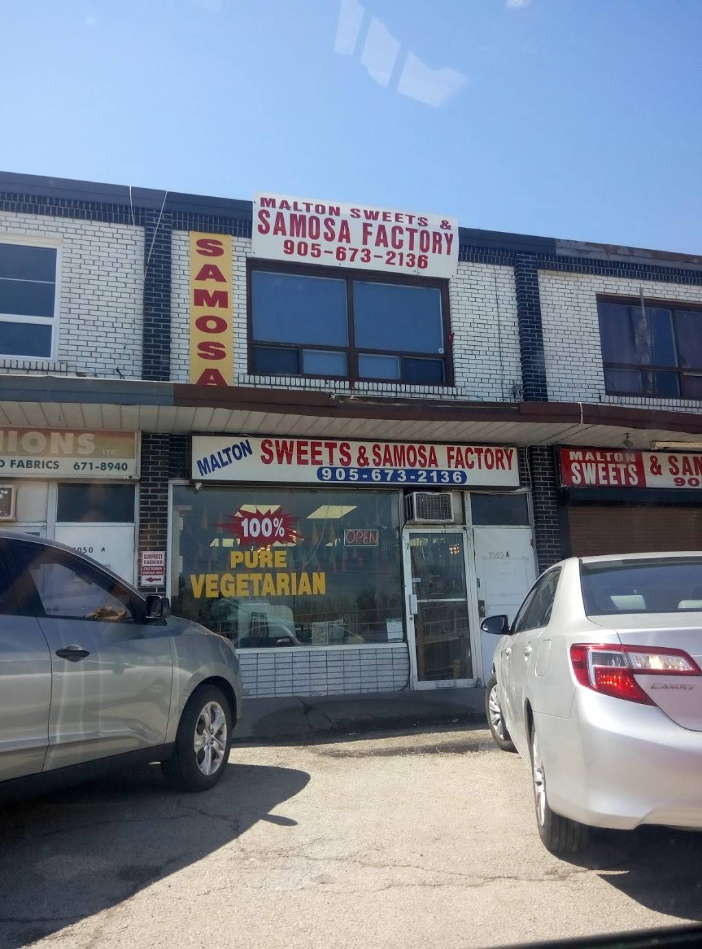 Malton Sweets & Samosa Factory | restaurant | 7052 Airport Rd, Mississauga, ON L4T 2G8, Canada | 9056732136 OR +1 905-673-2136