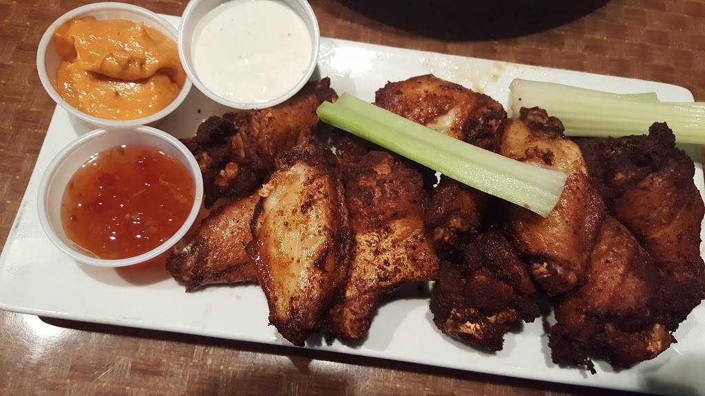 Boombozz Taphouse | restaurant | 1315 Herr Ln, Louisville, KY 40222, USA | 5023940000 OR +1 502-394-0000