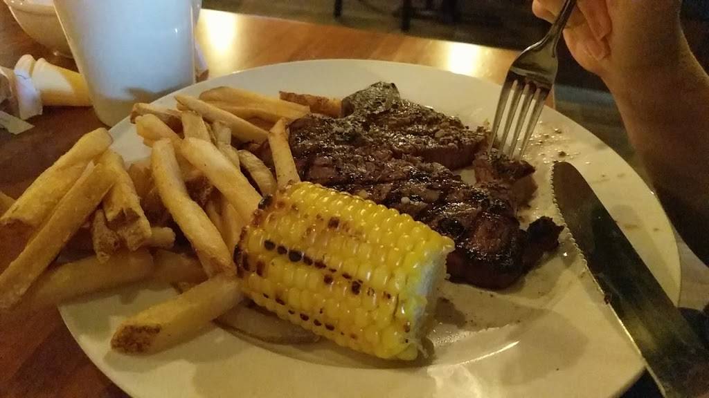 Chucks Roadhouse Bar & Grill | restaurant | 6675 Tecumseh Rd E, Windsor, ON N8T 1E7, Canada | 2262219800 OR +1 226-221-9800