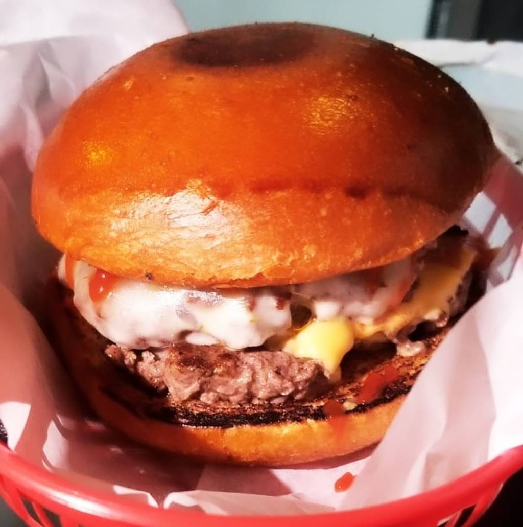 Beefin it Burgers | restaurant | 326 S Atlantic Blvd, East Los Angeles, CA 90022, USA | 3233546902 OR +1 323-354-6902