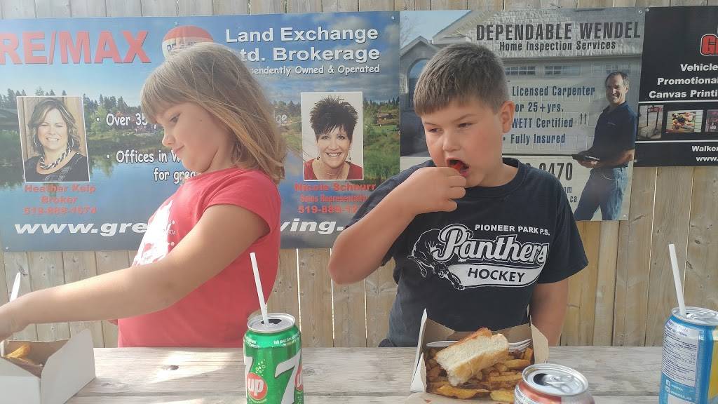 Megan & Robs Burger Box | restaurant | 130 Elora St, Mildmay, ON N0G 2J0, Canada | 5193675430 OR +1 519-367-5430