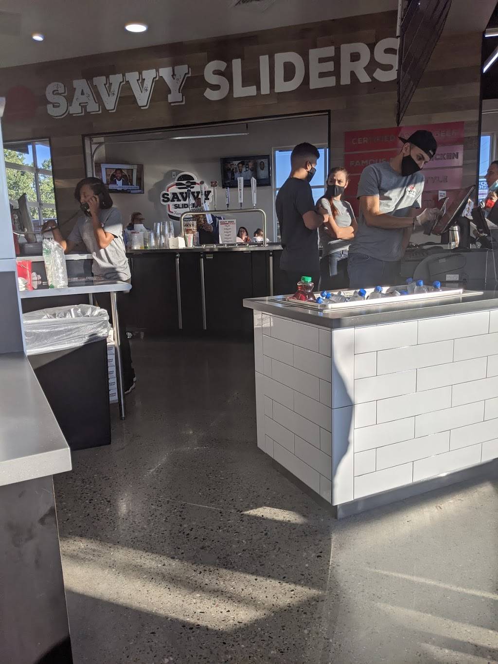 Savvy Sliders | restaurant | 31270 Groesbeck Hwy, Corner of Groesbeck and, Utica Rd, Fraser, MI 48026, USA | 5865250000 OR +1 586-525-0000