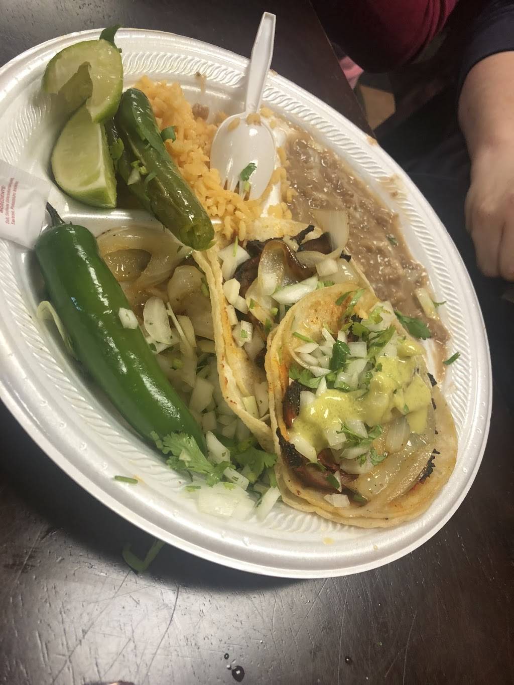 Tres Salsas Taqueria | restaurant | 9575 Scyene Rd, Dallas, TX 75227, USA | 2142755565 OR +1 214-275-5565