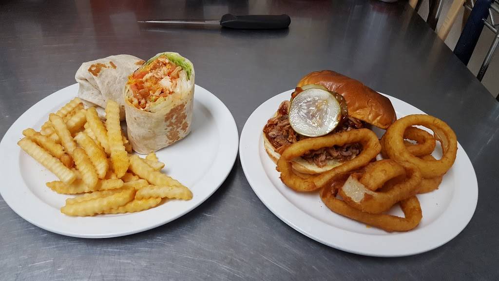 The Town Bar & Grill | restaurant | 2681 E New York St, Aurora, IL 60502, USA | 6304999975 OR +1 630-499-9975