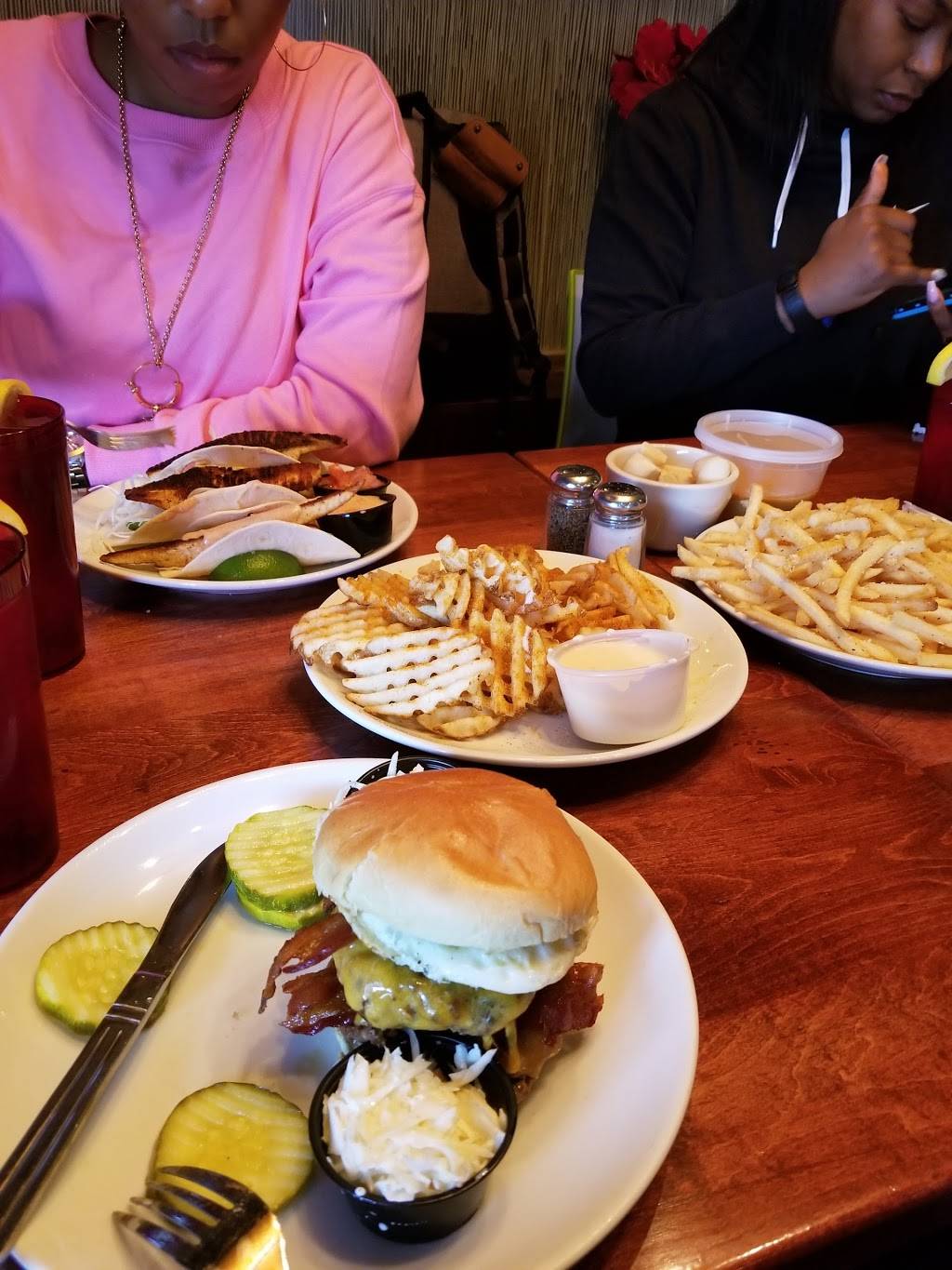 Burger Bar at Gallos | restaurant | 3013, 8101, Roosevelt Blvd, Philadelphia, PA 19152, USA | 2153330484 OR +1 215-333-0484