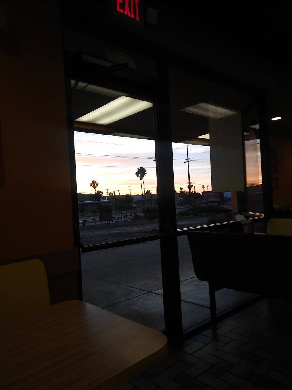 eegees | restaurant | 1875 S Alvernon Way, Tucson, AZ 85711, USA | 5205711666 OR +1 520-571-1666