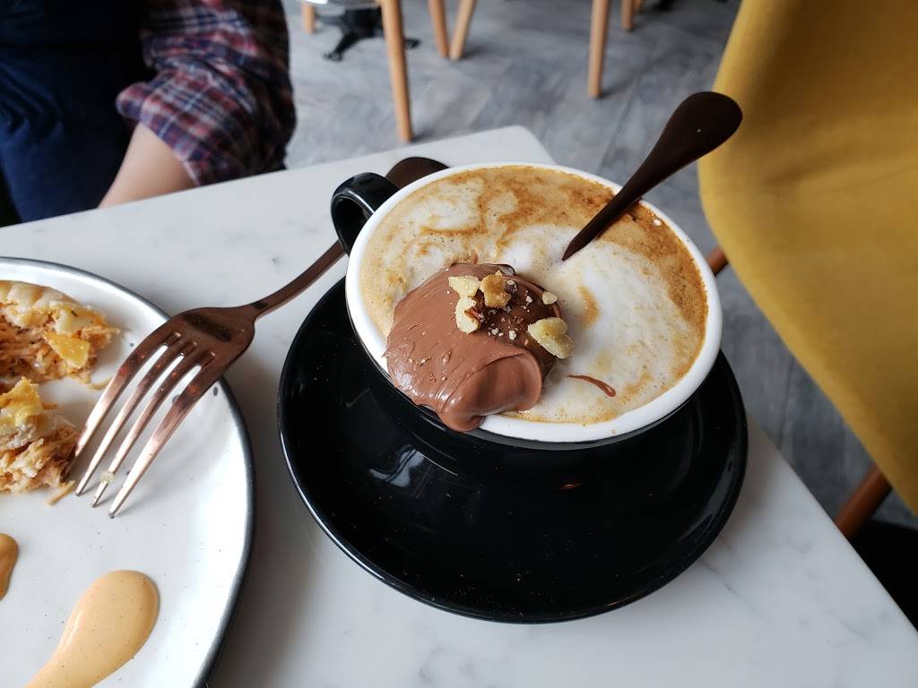 Firefly Petite Cafe Bistro | restaurant | 45-12 43rd Ave, Sunnyside, NY 11104, USA | 7182551591 OR +1 718-255-1591