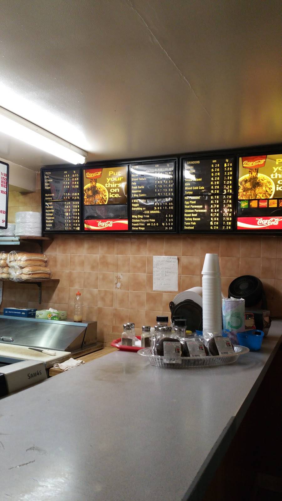 Harrys Famous Pizza | restaurant | 324 Main St, Douglas, MA 01516, USA | 5084764444 OR +1 508-476-4444