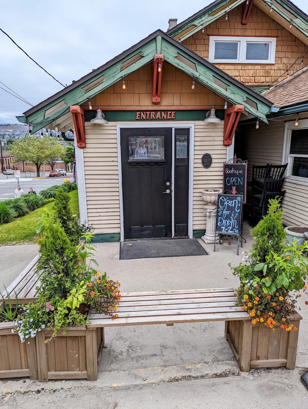 Wild Huckleberry | restaurant | 302 S Mission St, Wenatchee, WA 98801, USA | 5096631013 OR +1 509-663-1013