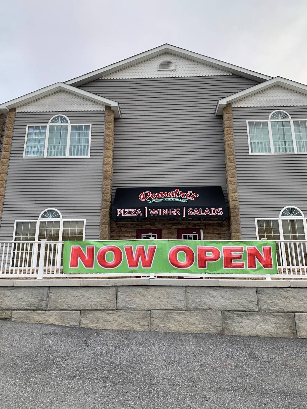 Demetris Pizzeria & Grille | restaurant | 175 St Catherine St, Loretto, PA 15940, USA | 8144198755 OR +1 814-419-8755