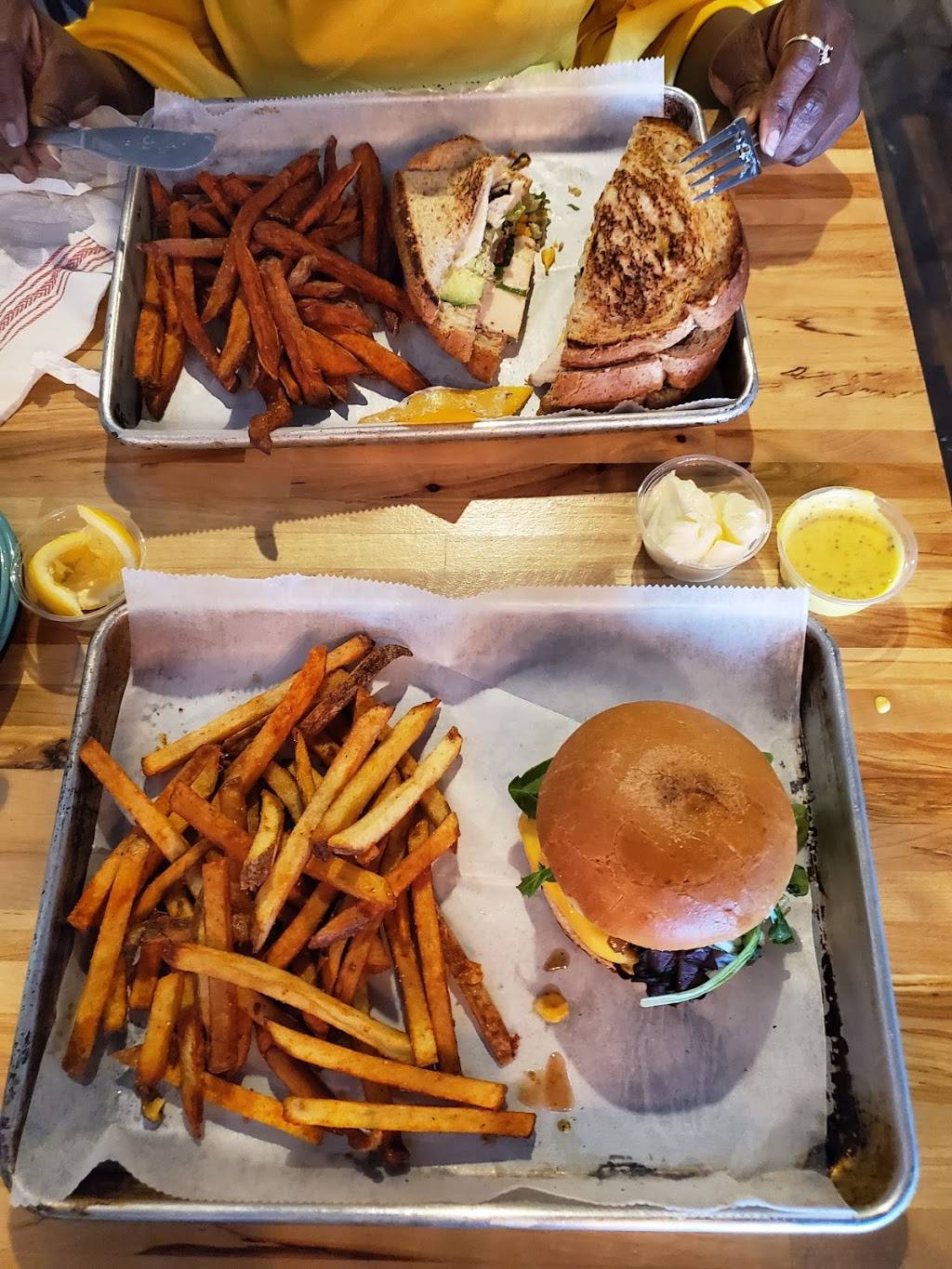 WR SOCIAL HOUSE | restaurant | 25 N Park Square, Marietta, GA 30060, USA | 7707929995 OR +1 770-792-9995