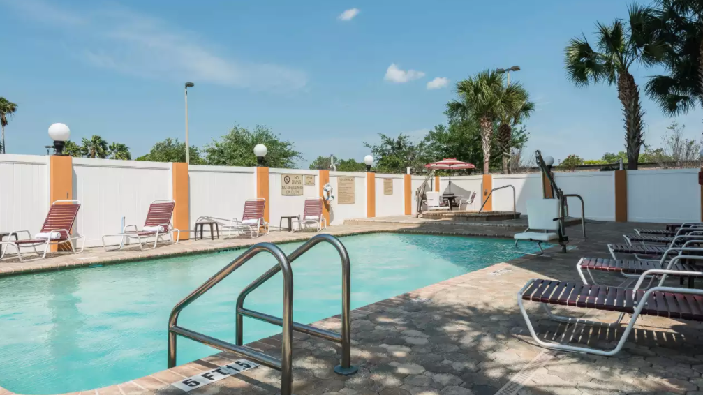 Comfort Suites Tampa Airport North | restaurant | 5421 W Waters Ave, Tampa, FL 33634, USA | 8138808938 OR +1 813-880-8938