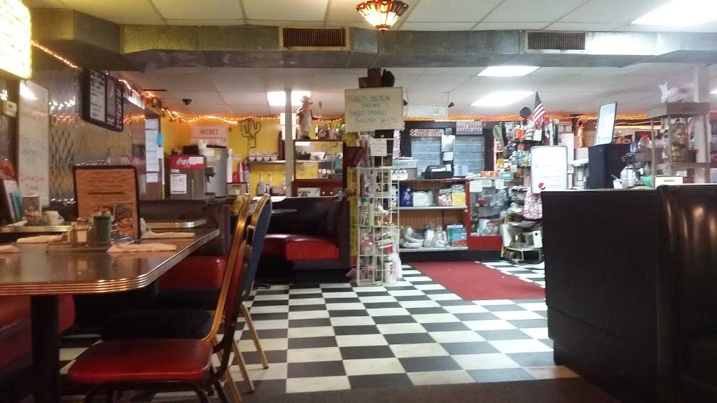 Daryls Dine-In | restaurant | US-40, St Elmo, IL 62458, USA | 6188299727 OR +1 618-829-9727
