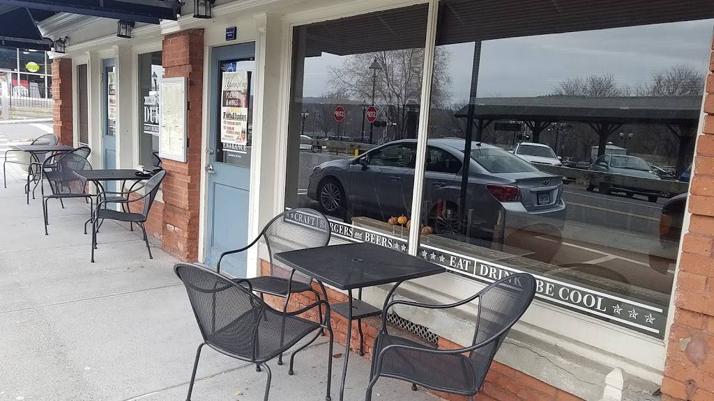 Cool Hand Dukes | restaurant | 30 Railroad St, New Milford, CT 06776, USA | 8607995400 OR +1 860-799-5400