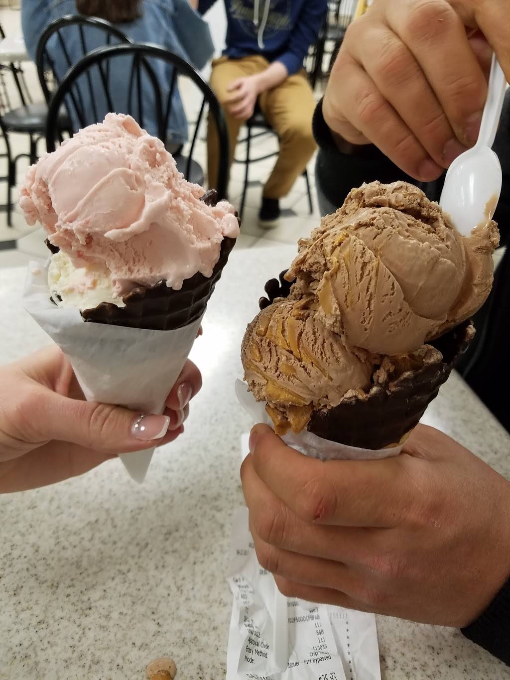 Oberweis Ice Cream and Dairy Store | restaurant | 9 E Dundee Rd, Arlington Heights, IL 60004, USA | 8473689060 OR +1 847-368-9060