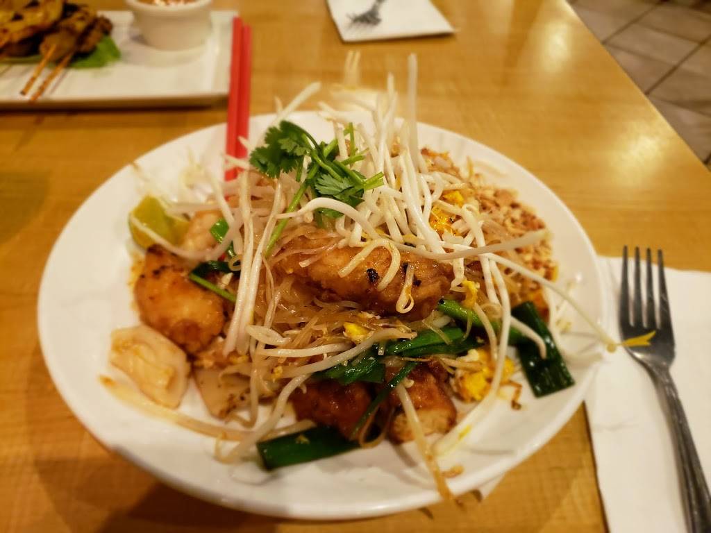 Tuk Tuk Thai Berkeley | restaurant | 2468 Shattuck Ave, Berkeley, CA 94704, USA | 5105406360 OR +1 510-540-6360