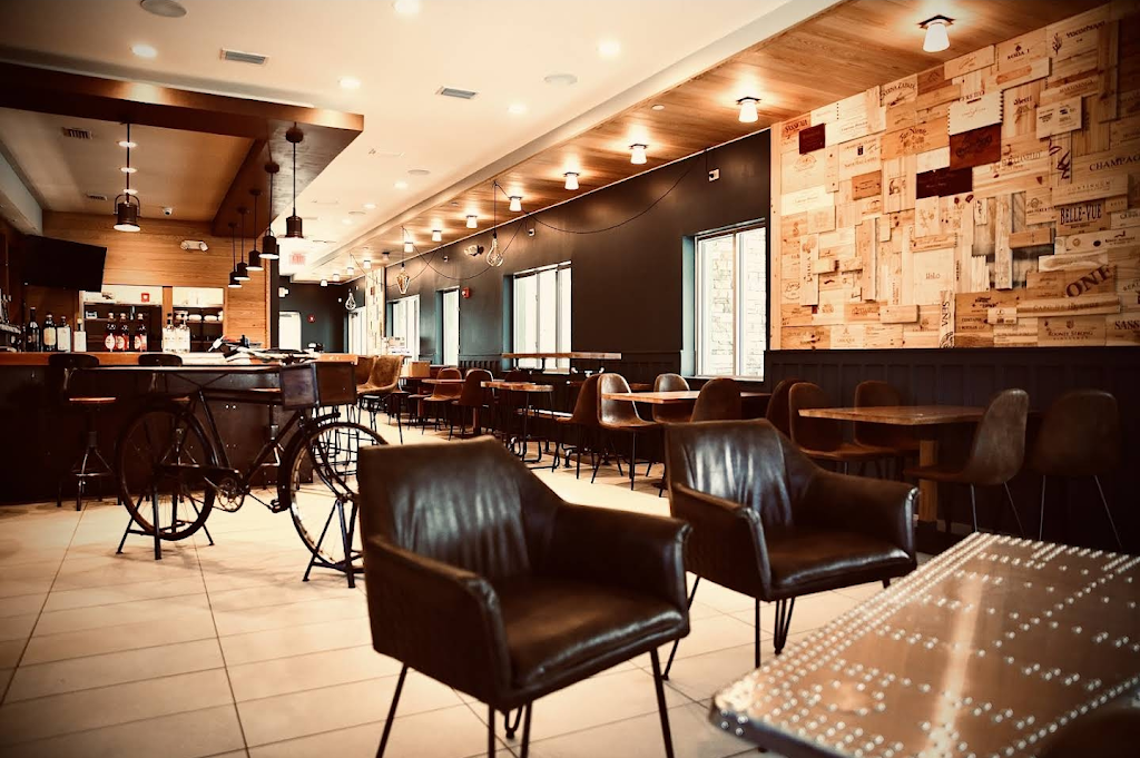 Refinery Jax Beach | restaurant | 831 1st St N, Jacksonville Beach, FL 32250, USA | 9047461318 OR +1 904-746-1318