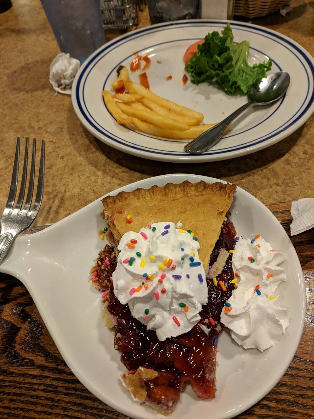 Country Junction Restaurant | restaurant | 1669 Willard Dr, Freeport, IL 61032, USA | 8152357197 OR +1 815-235-7197