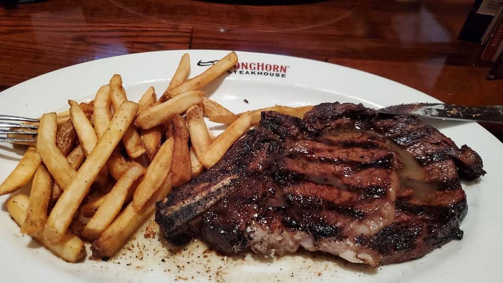 LongHorn Steakhouse | meal takeaway | 2720 N Maize Rd, Wichita, KS 67205, USA | 3167223313 OR +1 316-722-3313