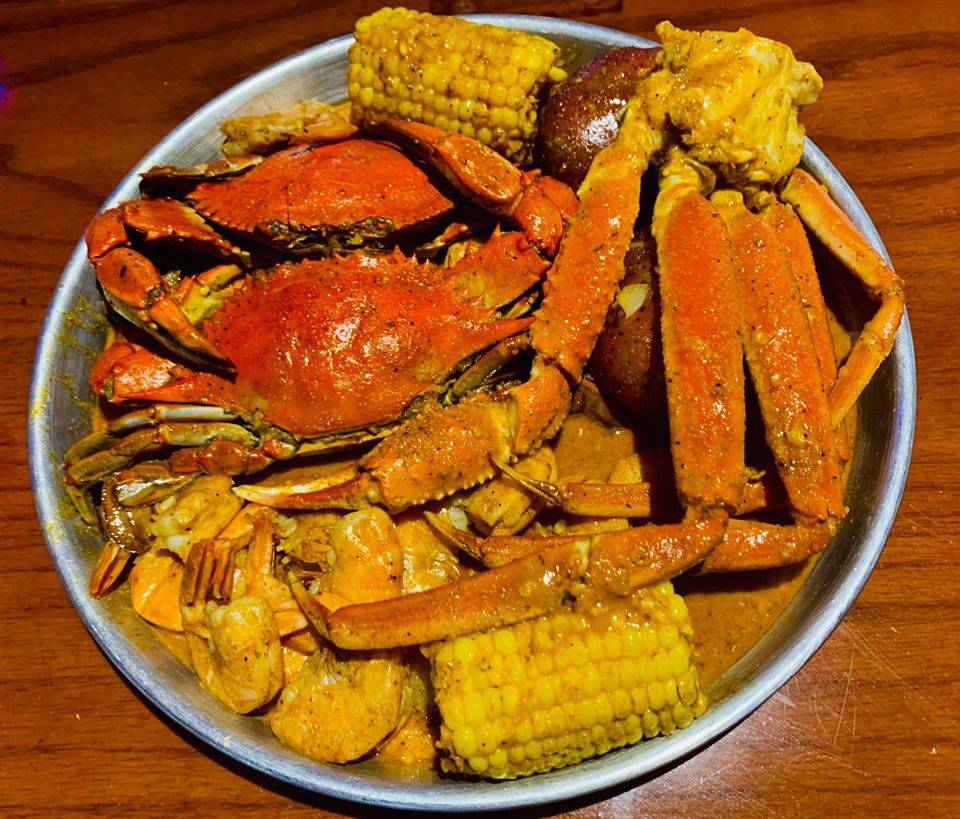 Crafty Crab | restaurant | 2901 Tyrone Blvd N, St. Petersburg, FL 33710, USA | 7272911555 OR +1 727-291-1555
