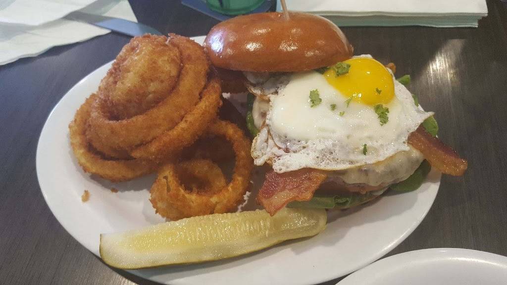 Standard Station Sports Bar & Grill | restaurant | 226 Standard St, El Segundo, CA 90245, USA | 3103222255 OR +1 310-322-2255