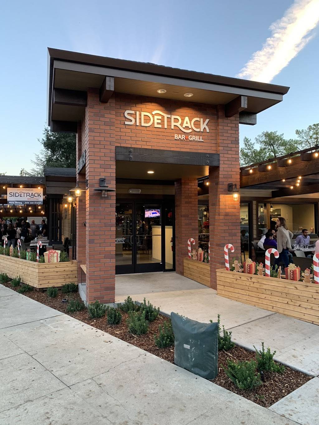 SideTrack Bar + Grill | restaurant | 30 W Angela St, Pleasanton, CA 94566, USA | 9253996789 OR +1 925-399-6789