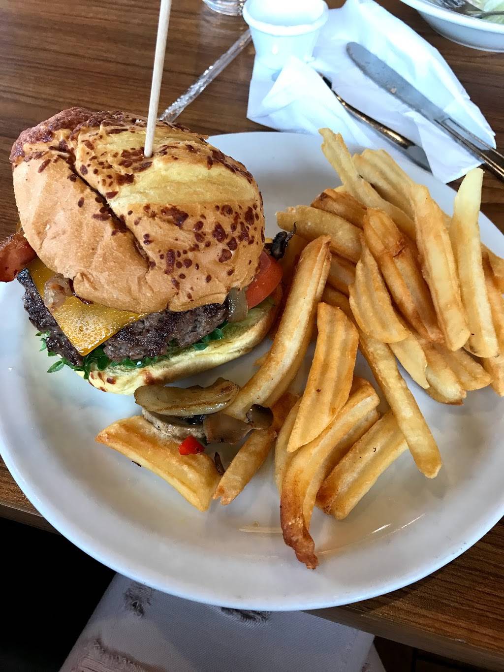 Dennys | restaurant | 4824 No, River Rd, Schiller Park, IL 60176, USA | 8476785556 OR +1 847-678-5556