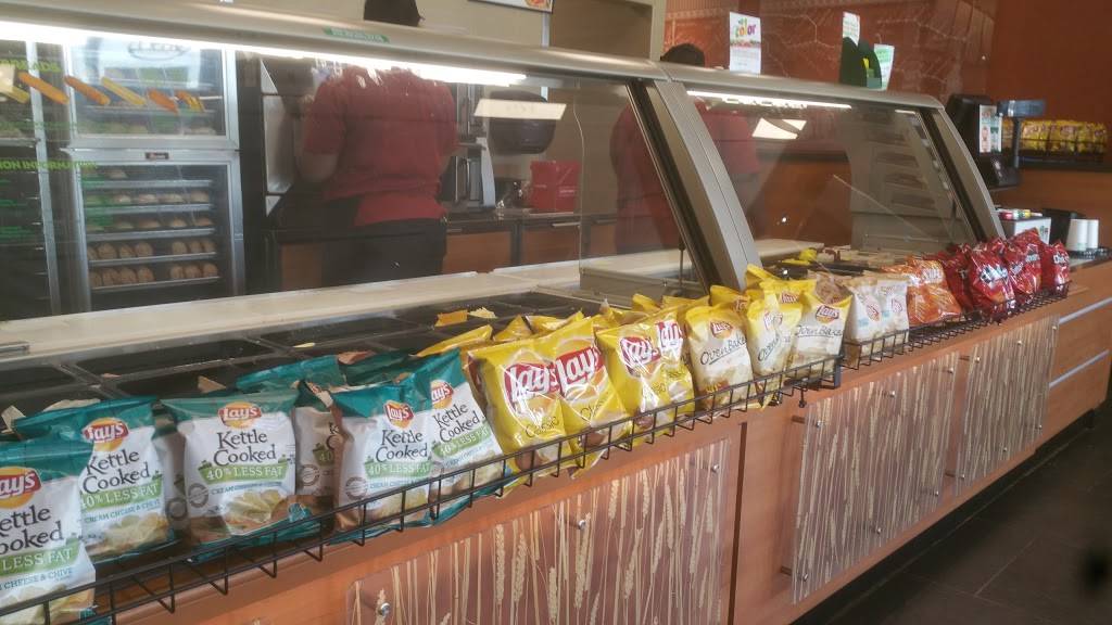 Subway | restaurant | 494 N Veterans Pkwy N, Moultrie, GA 31768, USA | 2299857827 OR +1 229-985-7827