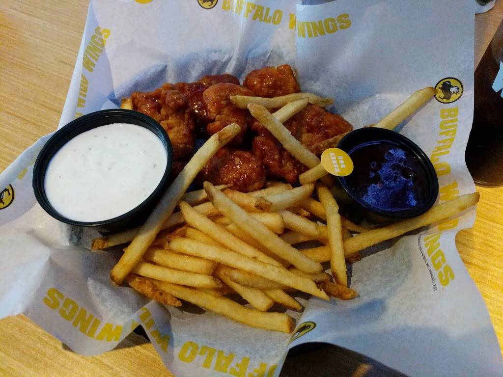Buffalo Wild Wings | meal takeaway | 3505 Vicksburg Ln N, Plymouth, MN 55447, USA | 7635519464 OR +1 763-551-9464