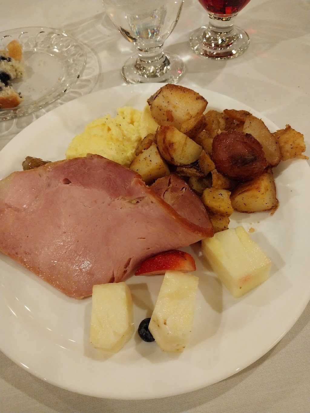 Whites of Westport | restaurant | 66 State Rd, Westport, MA 02790, USA | 5086757185 OR +1 508-675-7185