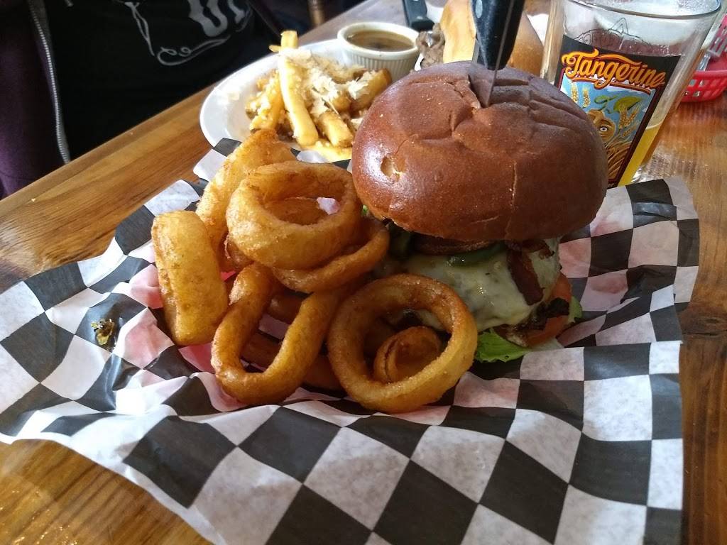 Helms Ale House | restaurant | 600 N Central Ave, Tracy, CA 95376, USA | 2092298667 OR +1 209-229-8667