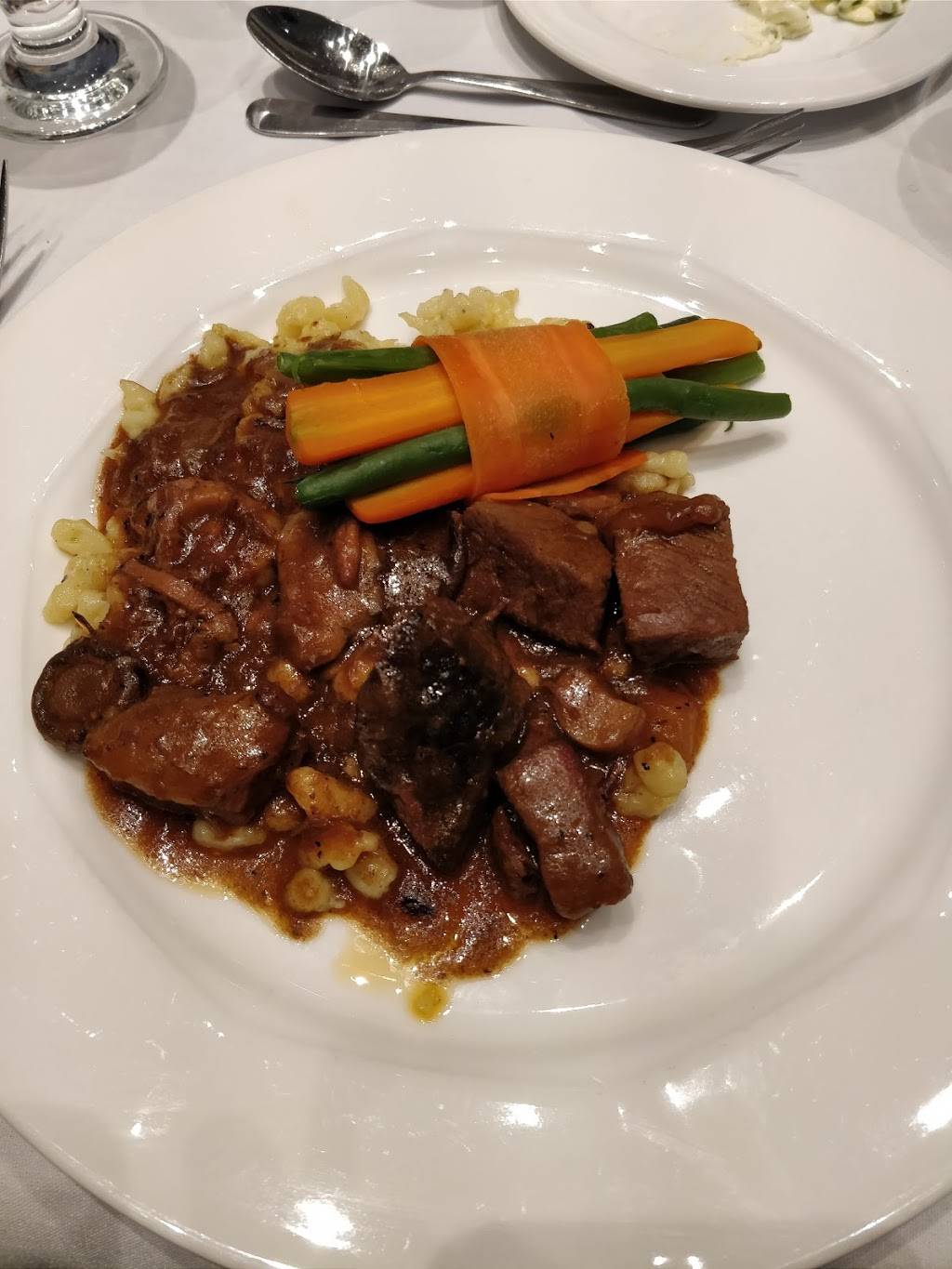 Georgian Dining Room | restaurant | 1 Georgian Dr, Barrie, ON L4M 3X9, Canada | 7057225142 OR +1 705-722-5142