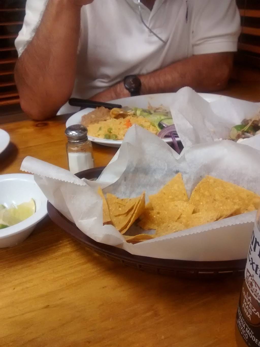 Mariscos La Fiesta Restaurants 7 | restaurant | 15020 Hawthorne Blvd, Lawndale, CA 90260, USA | 3106761038 OR +1 310-676-1038